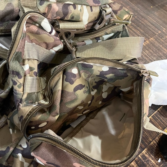 Tactical Camo Duffel Bag - Rugged Multi-Pocket Carry - Picture 9 of 12